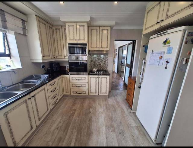 3 BEDROOM TOWNHOUSE FOR SALE IN SEEMEEU PARK